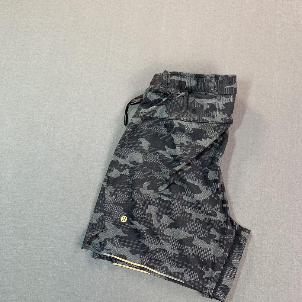 Lululemon Surge Shorts Mens SM 30 Gray Camo (NO LINER) Running Gym Training 6"